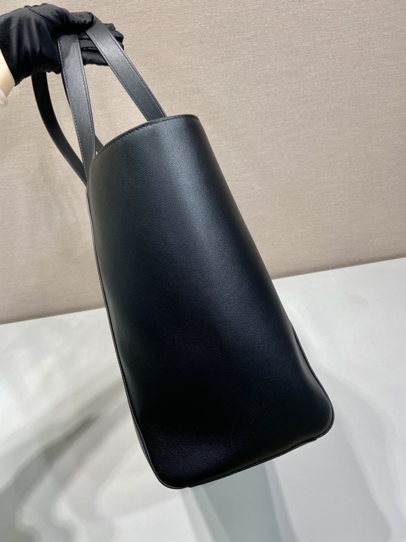 Pra*a tote bags